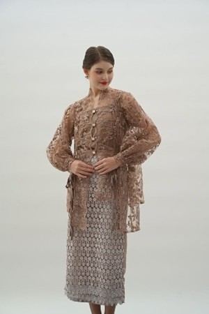 Kebaya Klasik Seroja – Nude Elegance Series