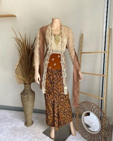 Kebaya Encim Klasik – Cokelat Batik Lurik Edition